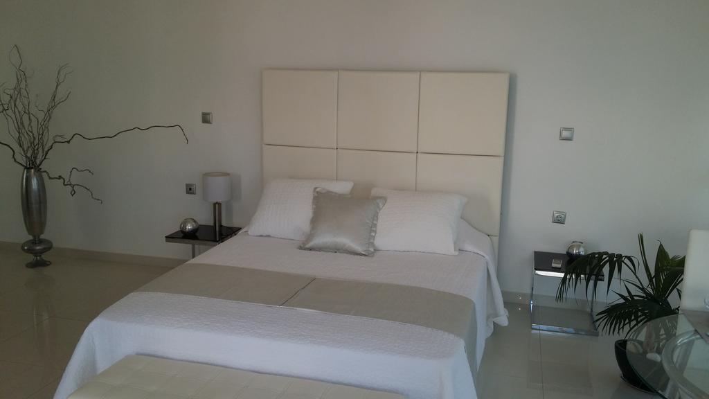 Reveli Estate Villa Kalathas Room photo